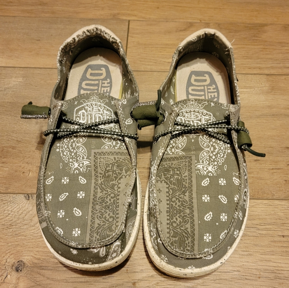 Hey Dude Wendy Patch Bandana Sage green shoes size 4